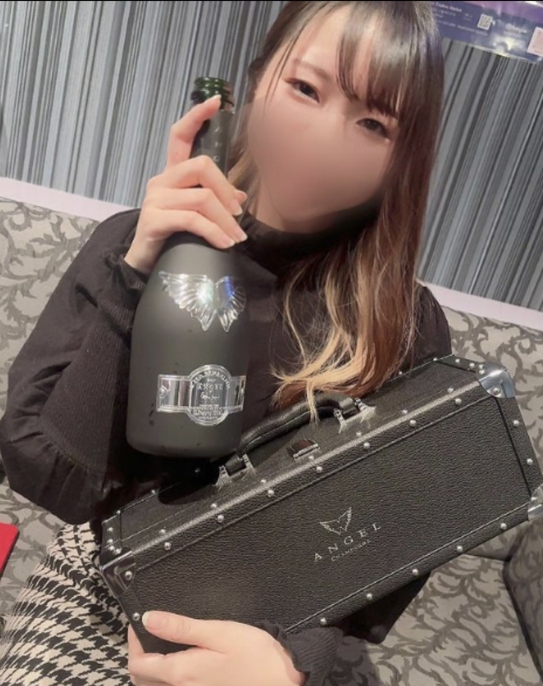 スナック 華美月(ハナミズキ) 店内写真2